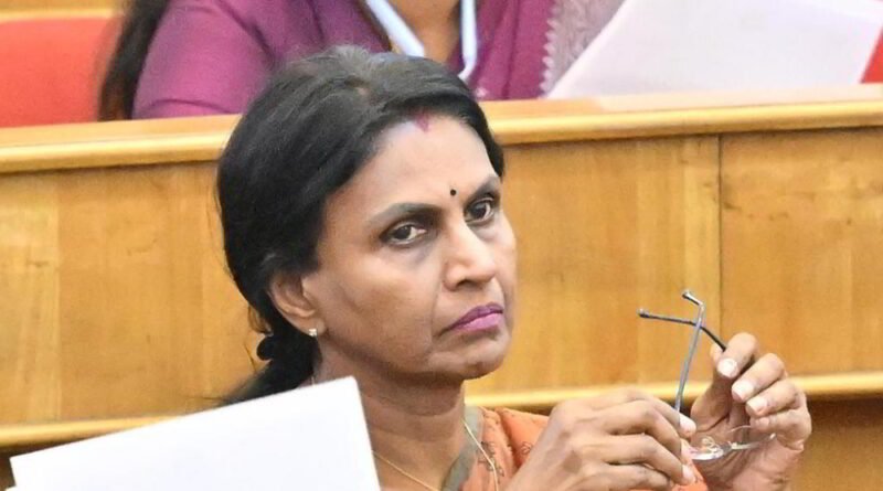 കോര്‍പറേഷൻ കൗൺസിലർ സ്ഥാനം രാജിവെച്ച് ആർ ശ്രീലേഖ, പ്രതിസന്ധിയിലായി ബിജെപി നേതൃത്വം